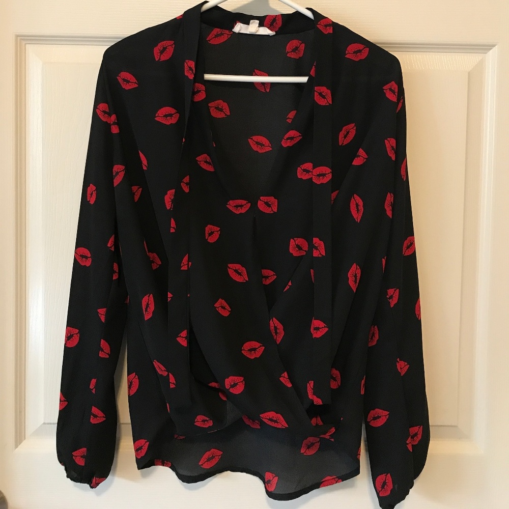 LoveTree - Surplice Lips Top